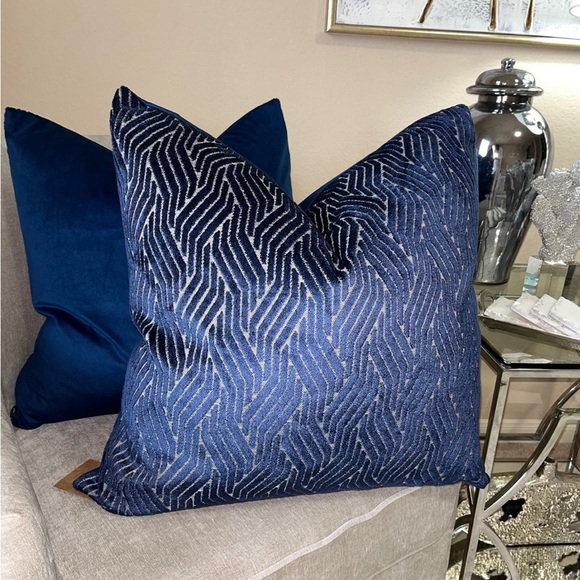 1-NWT CALDEIRA GEO DESIGN
DECORATIVE PILLOWS (Read description for details) - Picture 5 of 13